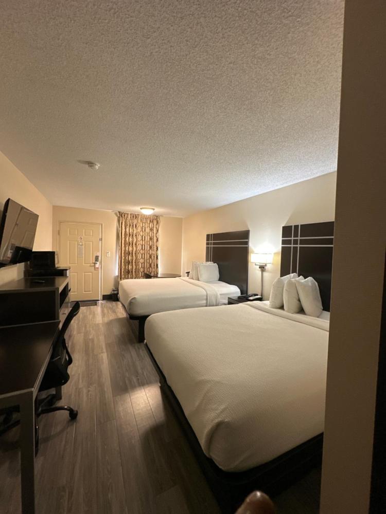 Deluxe Inn - Fayetteville I-95